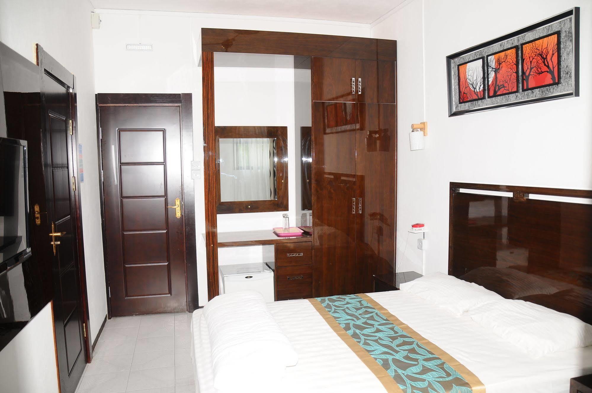 Le Flamboyant Hotel Port Mathurin Kültér fotó