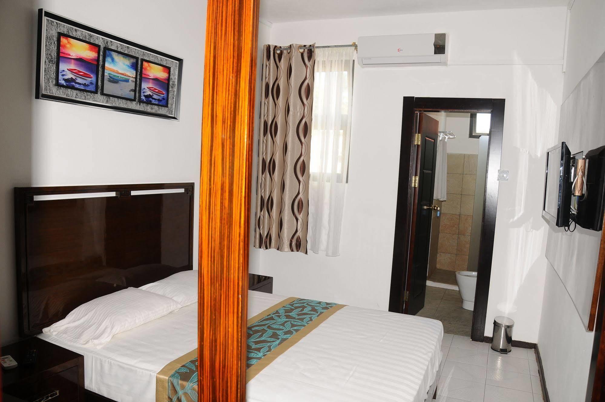 Le Flamboyant Hotel Port Mathurin Kültér fotó
