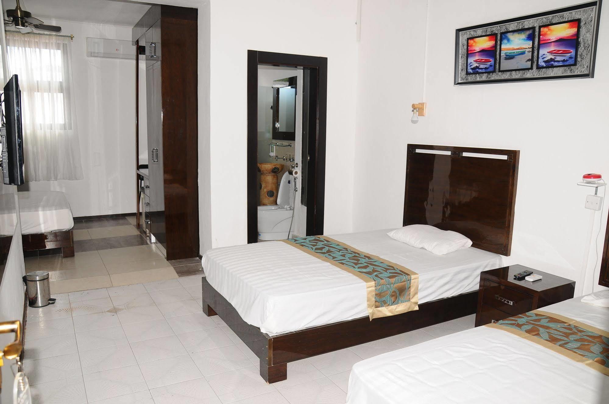 Le Flamboyant Hotel Port Mathurin Kültér fotó