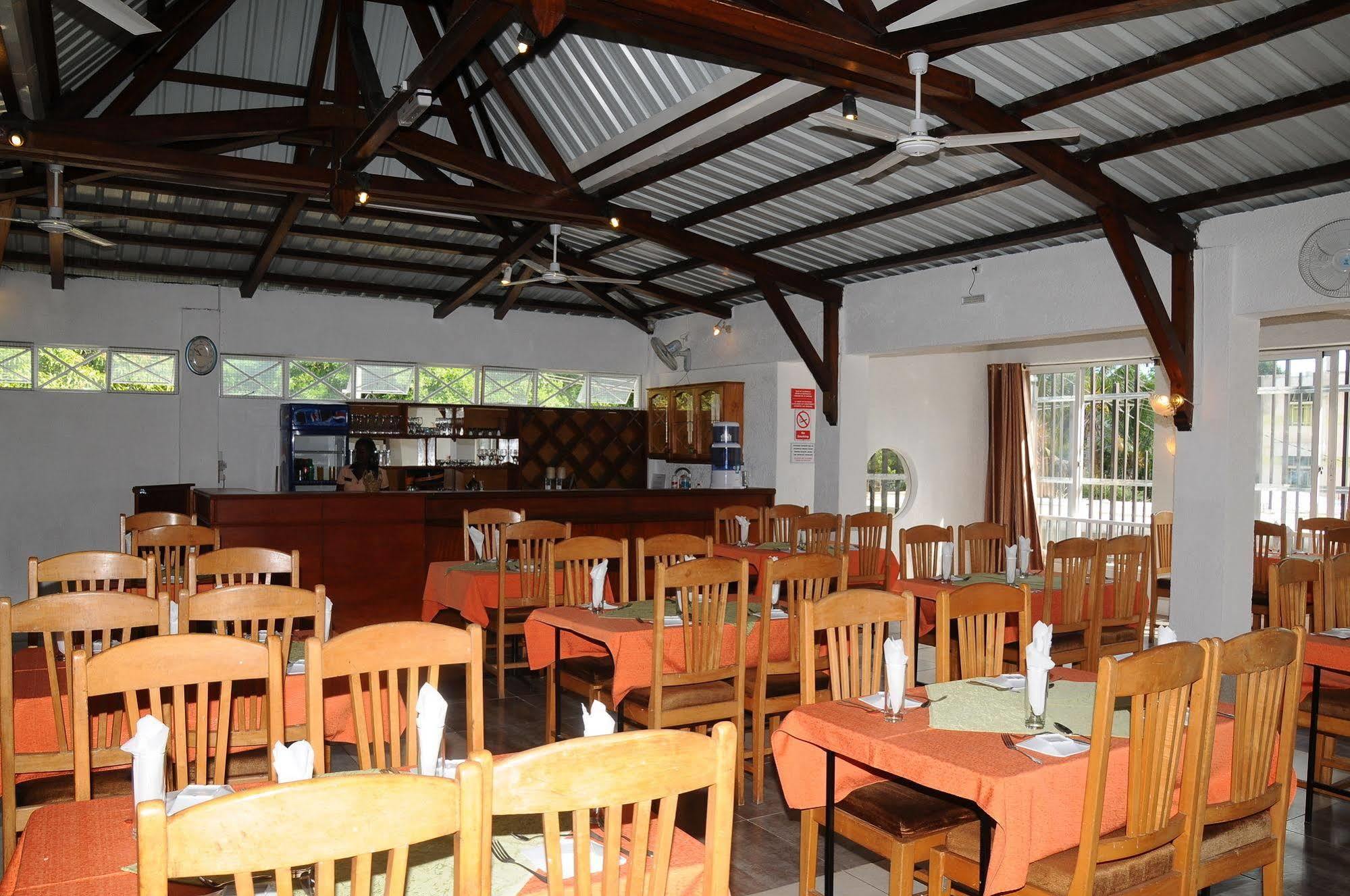 Le Flamboyant Hotel Port Mathurin Kültér fotó